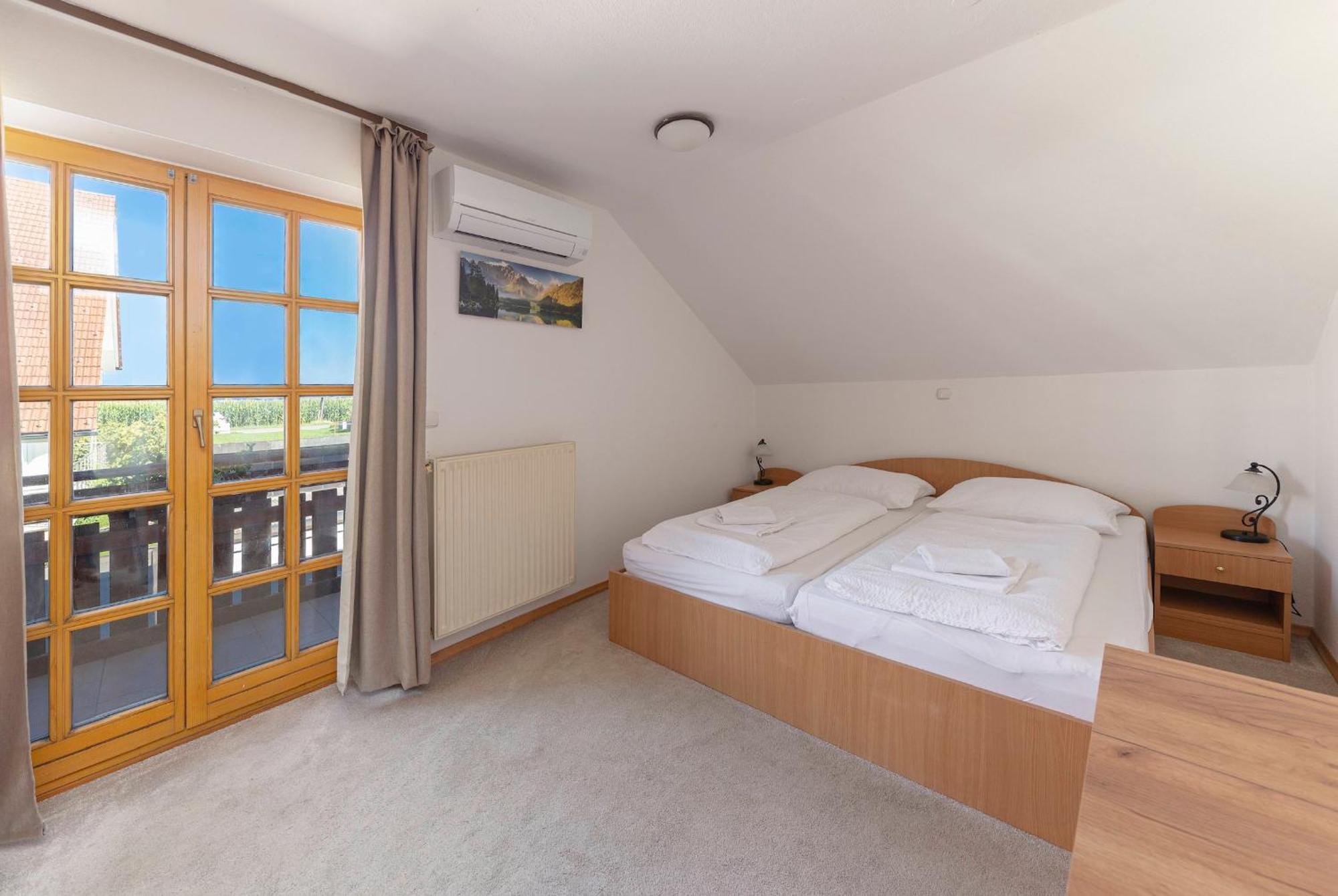 Gostilna Logar Hotel Hotemaze Ngoại thất bức ảnh